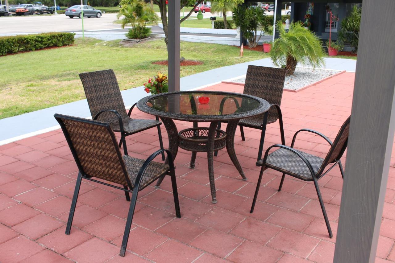 Travel Inn Fort Pierce Exteriör bild